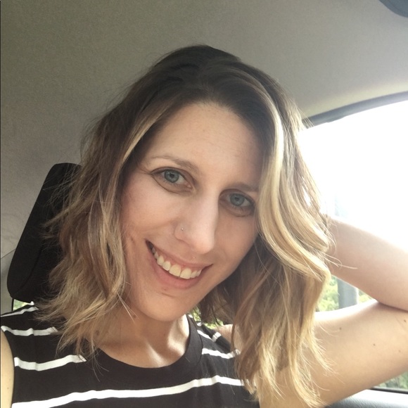 Meet Your Posher, Angela! - Picture 2 of 4